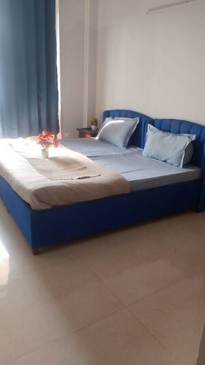 Bedroom in 3 BHK Apartment at Sector 43 – for Rent