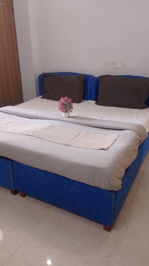Bedroom in 3 BHK Apartment at Sector 43 – for Rent