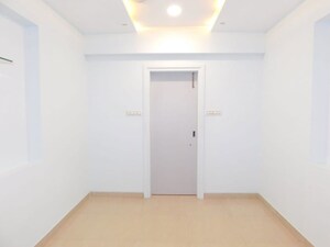 Room in 3 BHK Apartment at Raheja Sherwood, Goregaon East – for Rent