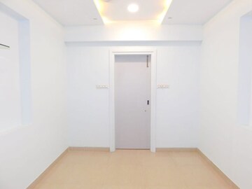 Room in 3 BHK Apartment at Raheja Sherwood, Goregaon East – for Rent