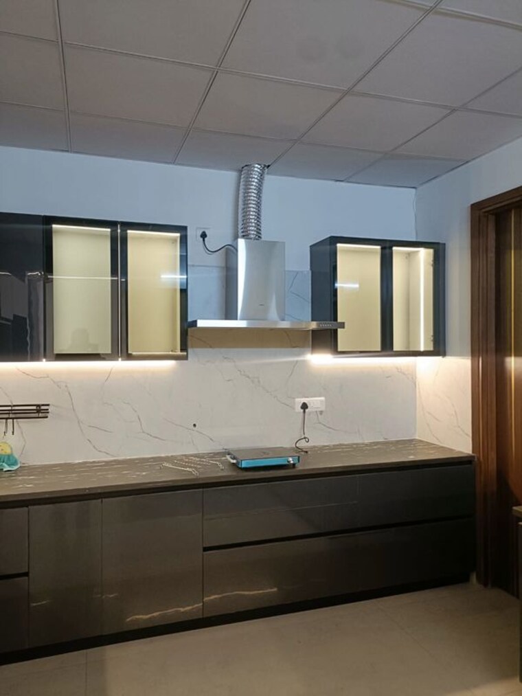 Kitchen, malwa-escon-primera 3 Bedroom 3000 Sq.Ft. Apartment In International Airport Road Zirakpur 9977260