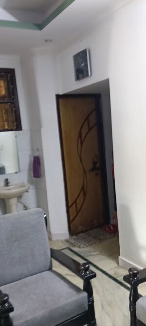 Furnished Amenities in 3 BHK Builder Floor at Swami Vivekanand Enclave, Shalimar Garden – for Sale