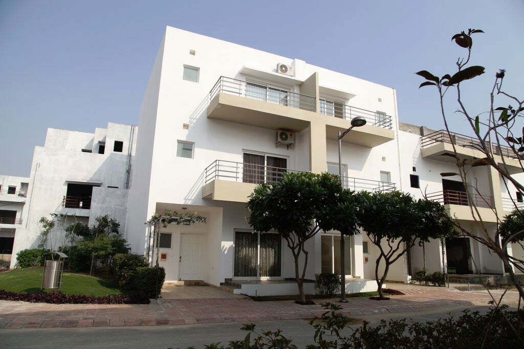 3 BHK + Servant Room 1742 Sq.Ft. Villa in Paramount Golfforeste Villas