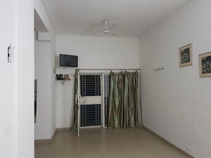 Room in 3 BHK Villa at Paramount Golfforeste Villas, Zeta I Greater Noida – for Sale