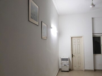 Room in 3 BHK Villa at Paramount Golfforeste Villas, Zeta I Greater Noida – for Sale