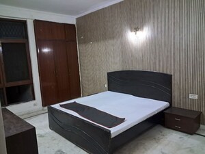 Bedroom in 4 BHK Builder Floor at Sector 43 – for Rent