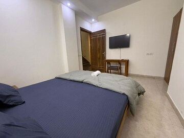 Bedroom in 4 BHK Builder Floor at Sector 43 – for Rent