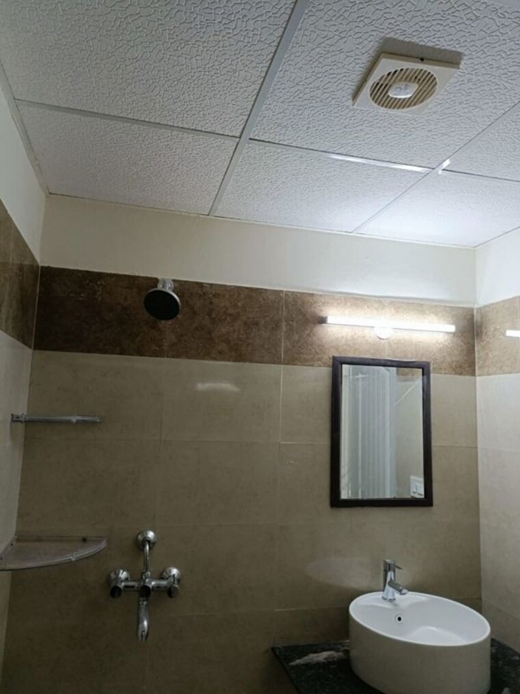 Bathroom, sushma-valencia 3 Bedroom 1800 Sq.Ft. Apartment In International Airport Road Zirakpur 9977465