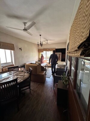 Parking in 3 BHK Builder Floor at Malviya Nagar – for Rent