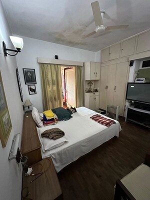 Master Bedroom in 3 BHK Builder Floor at Malviya Nagar – for Rent