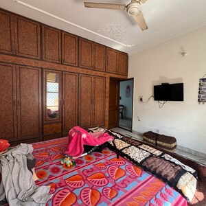 Bedroom in 4 BHK Builder Floor at Sector 16 – for Rent