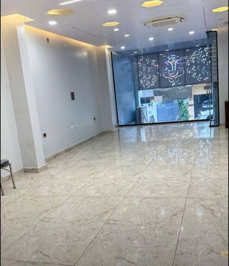 Room, vishesh-khand Commercial Office Space 4000 Sq.Ft. In Gomti Nagar Lucknow 9977554