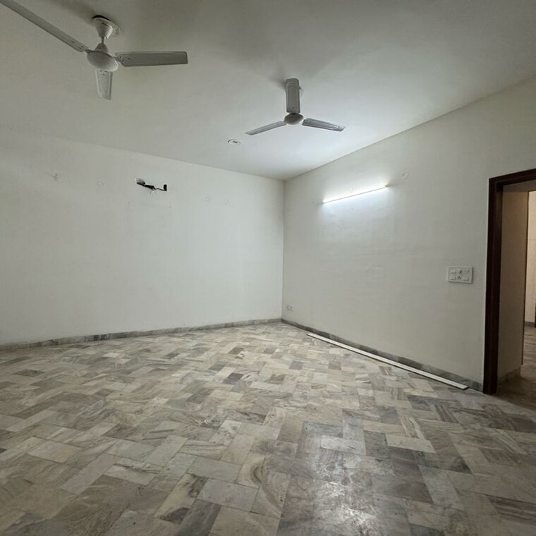 Room, sector 9 panchkula 3 Bedroom 3200 Sq.Ft. Builder Floor In Sector 9 Panchkula Panchkula 9977558