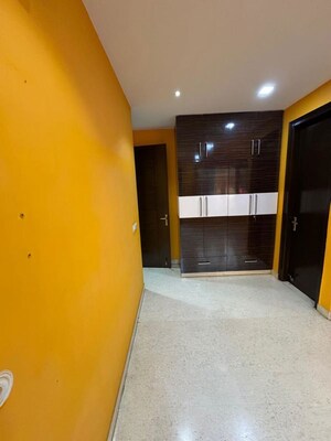 Building Lobby in 3 BHK Apartment at SS Aaron Ville, Sector 48 – for Rent