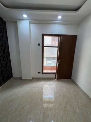 Room in 3 BHK Builder Floor at BPTP District Faridabad, Sector 81 – for Sale