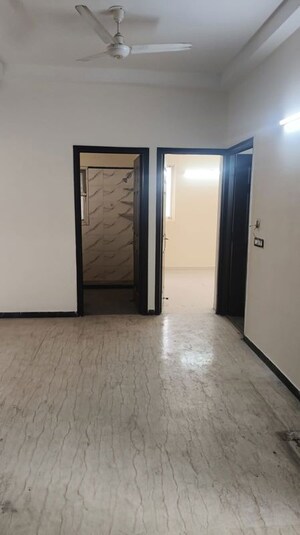 Room in 2 BHK Apartment at Amrapali Heartbeat City, Sector 107 – for Rent