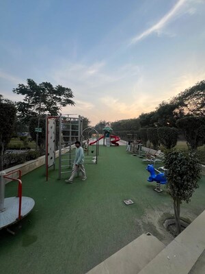 Parking in 3 BHK Builder Floor at Jadhunath Enclave, Sector 29 – for Sale