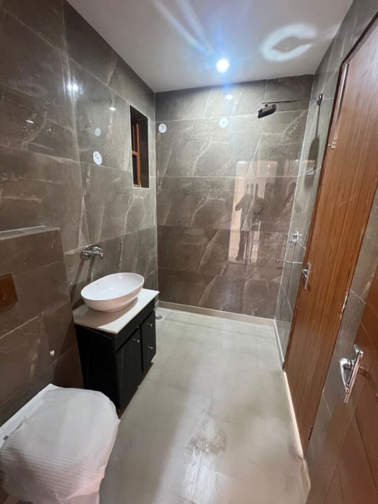 Bathroom, jadhunath-enclave 3 Bedroom 1620 Sq.Ft. Builder Floor In Sector 29 Faridabad 9977629