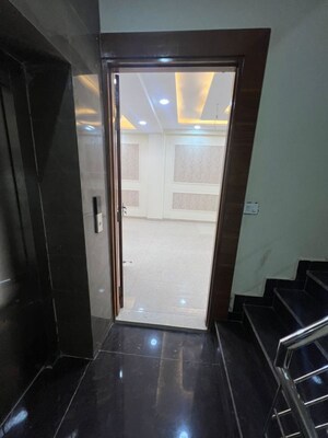 Building Lobby in 3 BHK Builder Floor at Jadhunath Enclave, Sector 29 – for Sale