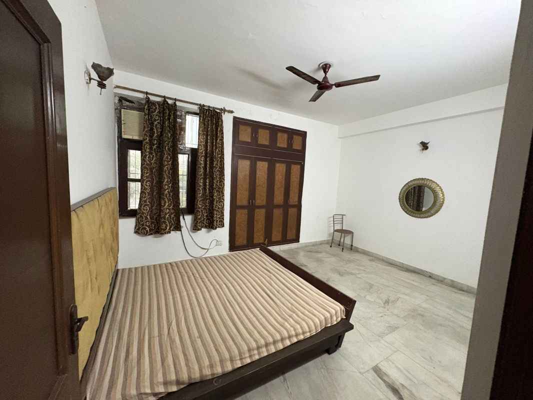 2 BHK + Extra Room Builder Floor For Rent in RWA Apartments Sector 50
