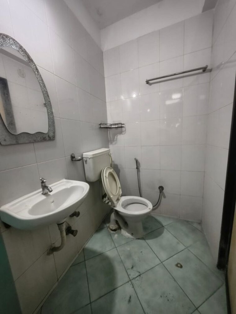 Bathroom, gajra-bhoomi-heights 3 Bedroom 1500 Sq.Ft. Apartment In Kharghar Navi Mumbai 9976051