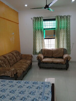 Living Room in 1.5 BHK Builder Floor at Guru Nanak Enclave, Dhakoli – for Rent