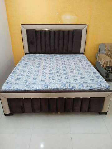 Bedroom in 1.5 BHK Builder Floor at Guru Nanak Enclave, Dhakoli – for Rent