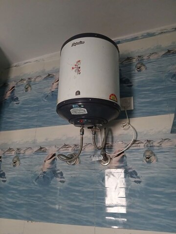 Team Area in 1.5 BHK Builder Floor at Guru Nanak Enclave, Dhakoli – for Rent