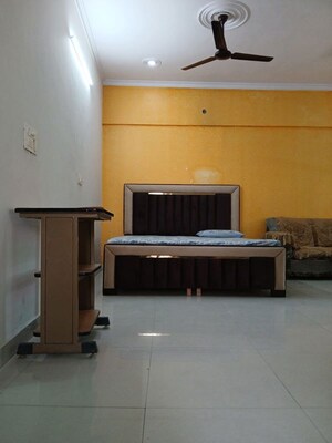 Kitchen in 1.5 BHK Builder Floor at Guru Nanak Enclave, Dhakoli – for Rent