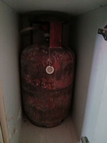 Furnished Amenities in 1.5 BHK Builder Floor at Guru Nanak Enclave, Dhakoli – for Rent