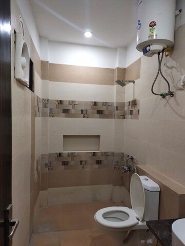 Bathroom in 2 BHK Builder Floor at Unitech South City II, Sector 50 – for Rent