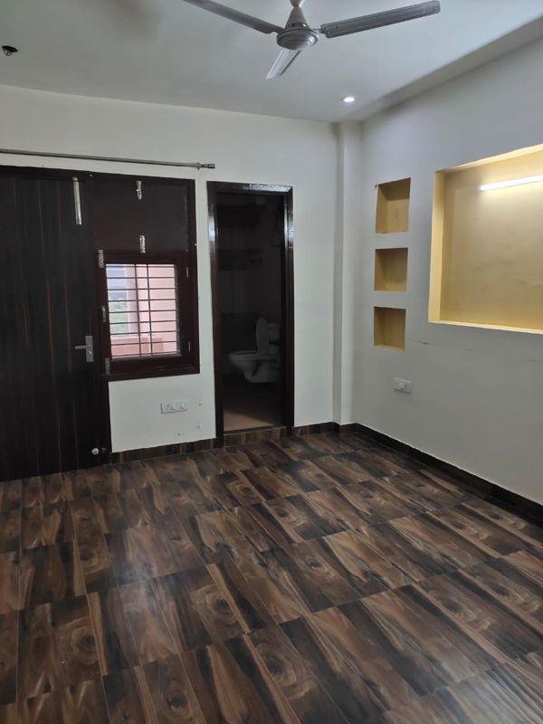 2 BHK + Pooja Room Builder Floor For Rent in Unitech South City II