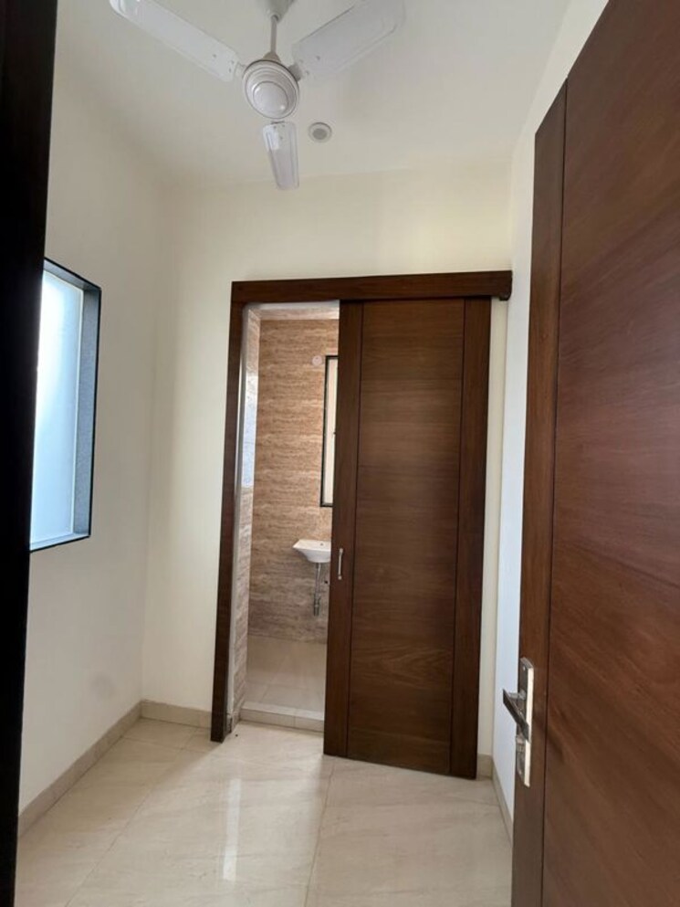 Room, dlf-city-gurgaon 3 Bedroom 1900 Sq.Ft. Independent House In Sector 27 Gurgaon 9977761