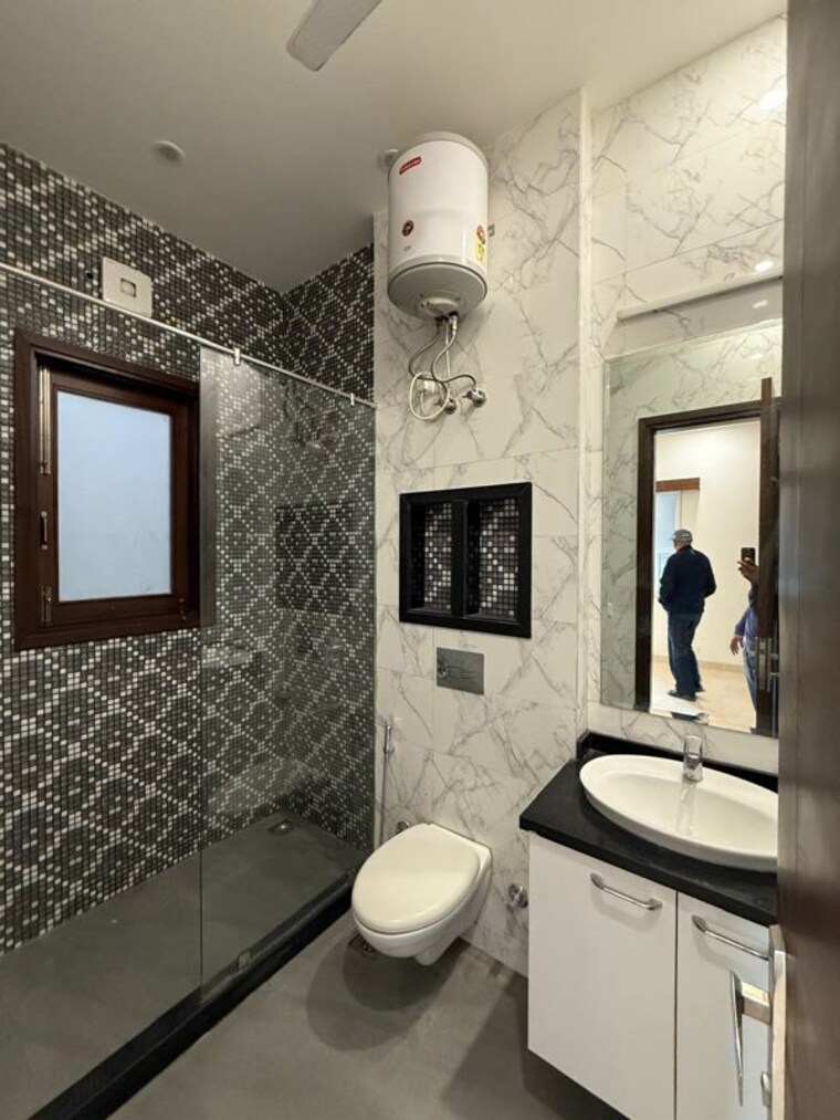 Bathroom, dlf-city-gurgaon 3 Bedroom 1900 Sq.Ft. Independent House In Sector 27 Gurgaon 9977761