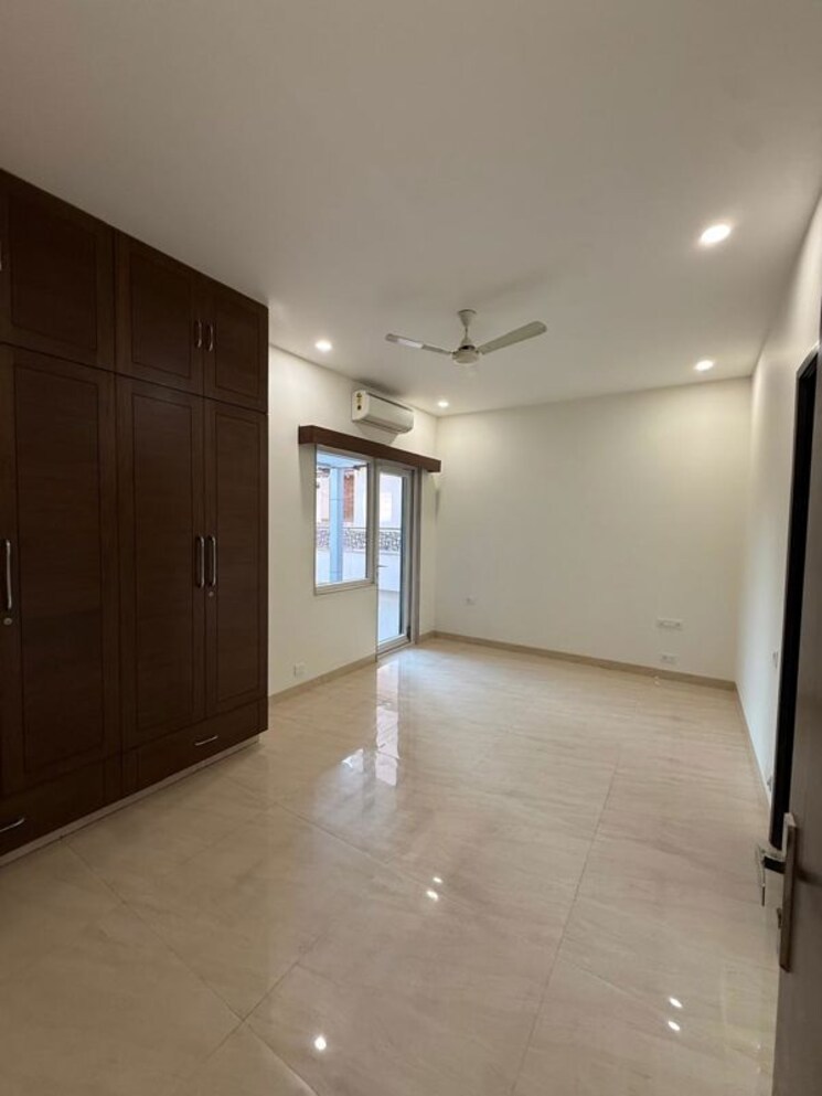 Room, dlf-city-gurgaon 3 Bedroom 1900 Sq.Ft. Independent House In Sector 27 Gurgaon 9977761