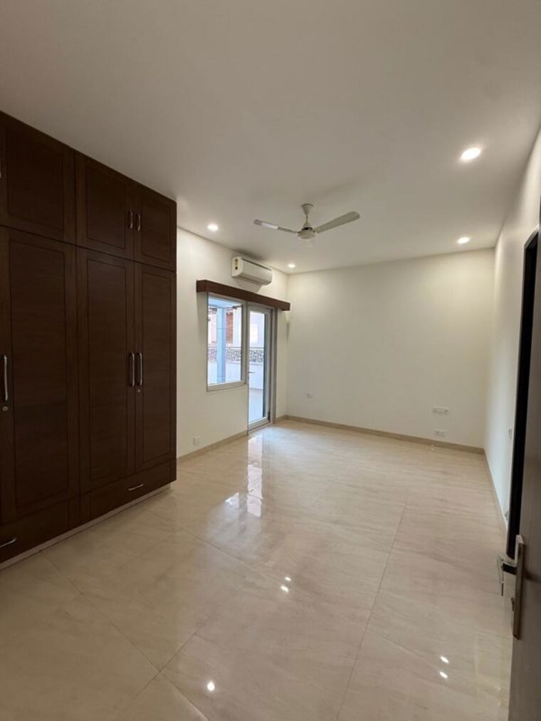 Room, dlf-city-gurgaon 3 Bedroom 1900 Sq.Ft. Independent House In Sector 27 Gurgaon 9977761
