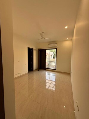 Room in 3 BHK Independent House at DLF City Gurgaon, Sector 27 – for Rent