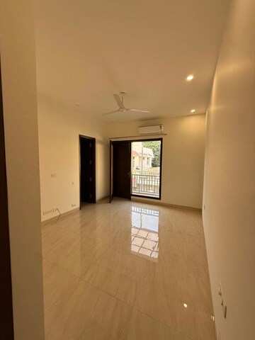 Room in 3 BHK Independent House at DLF City Gurgaon, Sector 27 – for Rent