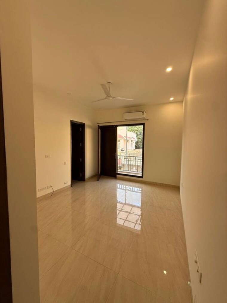 Room, dlf-city-gurgaon 3 Bedroom 1900 Sq.Ft. Independent House In Sector 27 Gurgaon 9977761