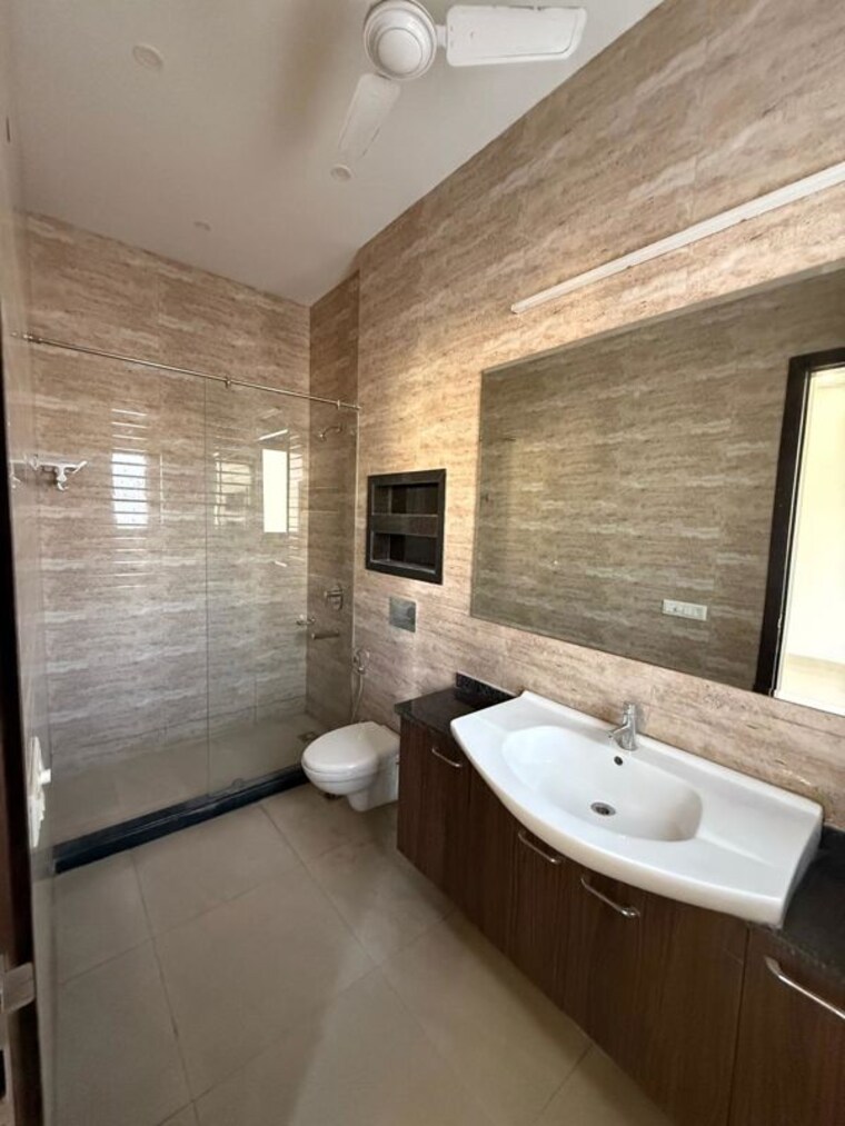 Bathroom, dlf-city-gurgaon 3 Bedroom 1900 Sq.Ft. Independent House In Sector 27 Gurgaon 9977761