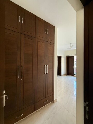 Room in 3 BHK Independent House at DLF City Gurgaon, Sector 27 – for Rent