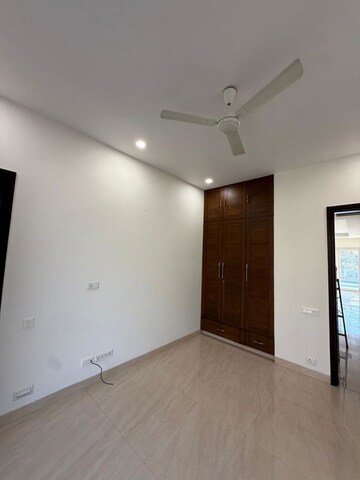 Room in 3 BHK Independent House at DLF City Gurgaon, Sector 27 – for Rent