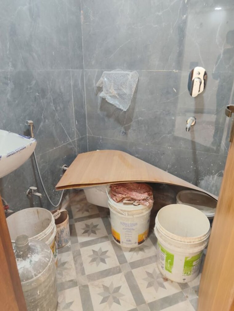Bathroom, govindpuri 3 Bedroom 820 Sq.Ft. Builder Floor In Govindpuri Delhi 9978100