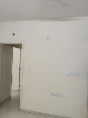 Room in 2.5 BHK Apartment at Casagrand Lorenza, Kogilu – for Rent