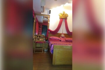 Furnished Amenities in 2 BHK Apartment at Royal Classic Co Op Society, Andheri West – for Rent