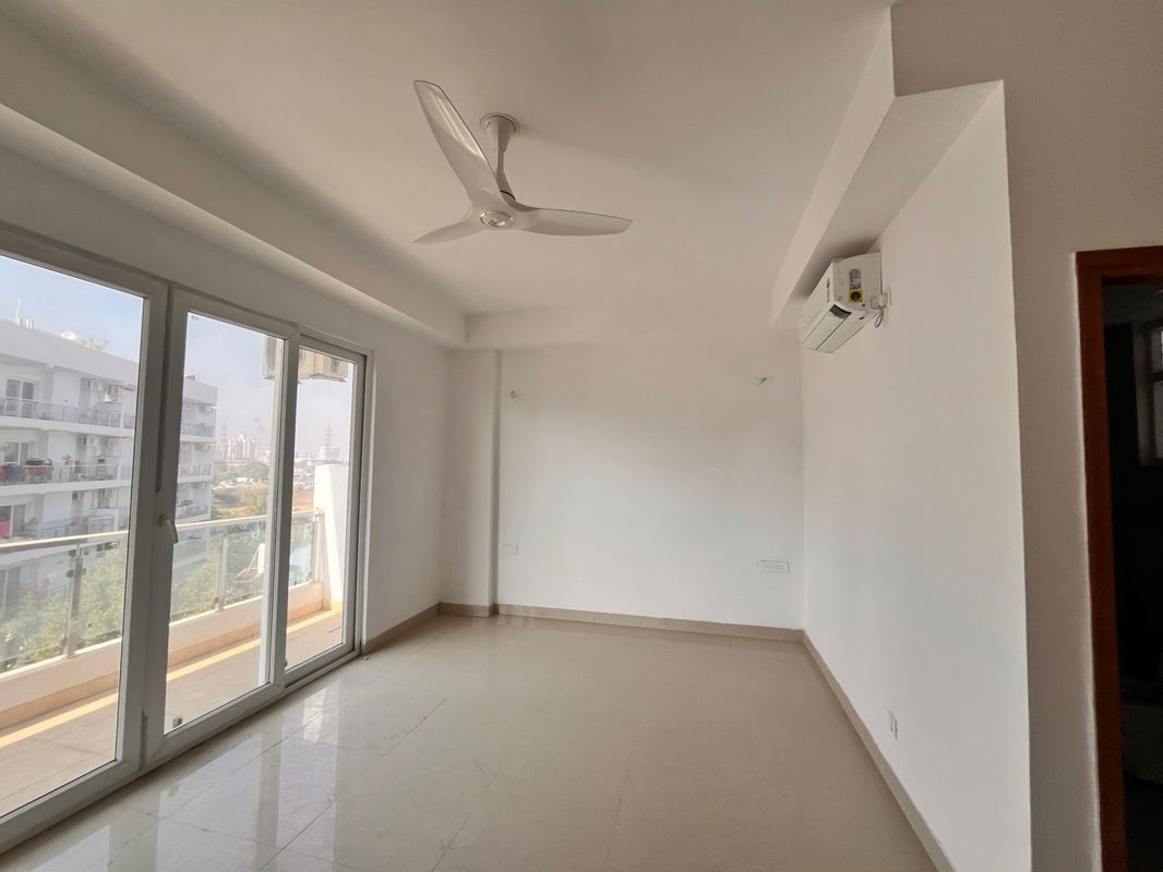 4 BHK + Servant Room Builder Floor For Rent in SS Linden