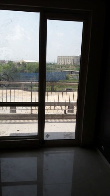 Room in 3 BHK Apartment at ROF Aalayas Phase 2, Sector 102 – for Sale