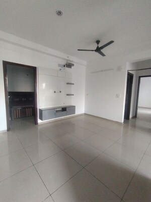 Room in 3 BHK Apartment at Gulshan Bellina, Sector 16 Greater Noida – for Rent