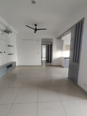 3 BHK Apartment For Rent in Gulshan Bellina, Sector 16 Greater Noida