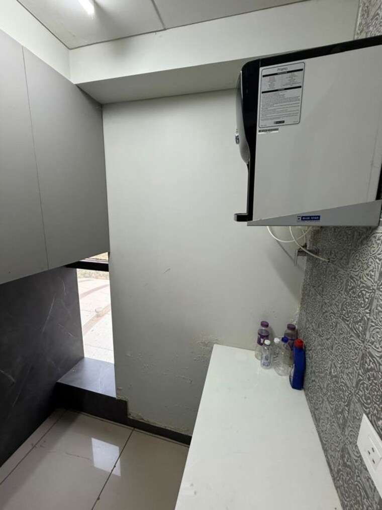 Team Area, bodakdev Commercial Office Space 605 Sq.Ft. In Bodakdev Ahmedabad 9978177